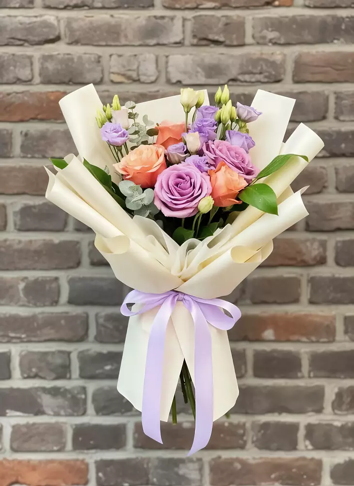 Букет цветов из: Лизиантусы и Розы в Черемхово