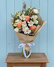 Букет цветов из:  Альстромерии, Лизиантусы, Розы и Хризантемы в Черемхово