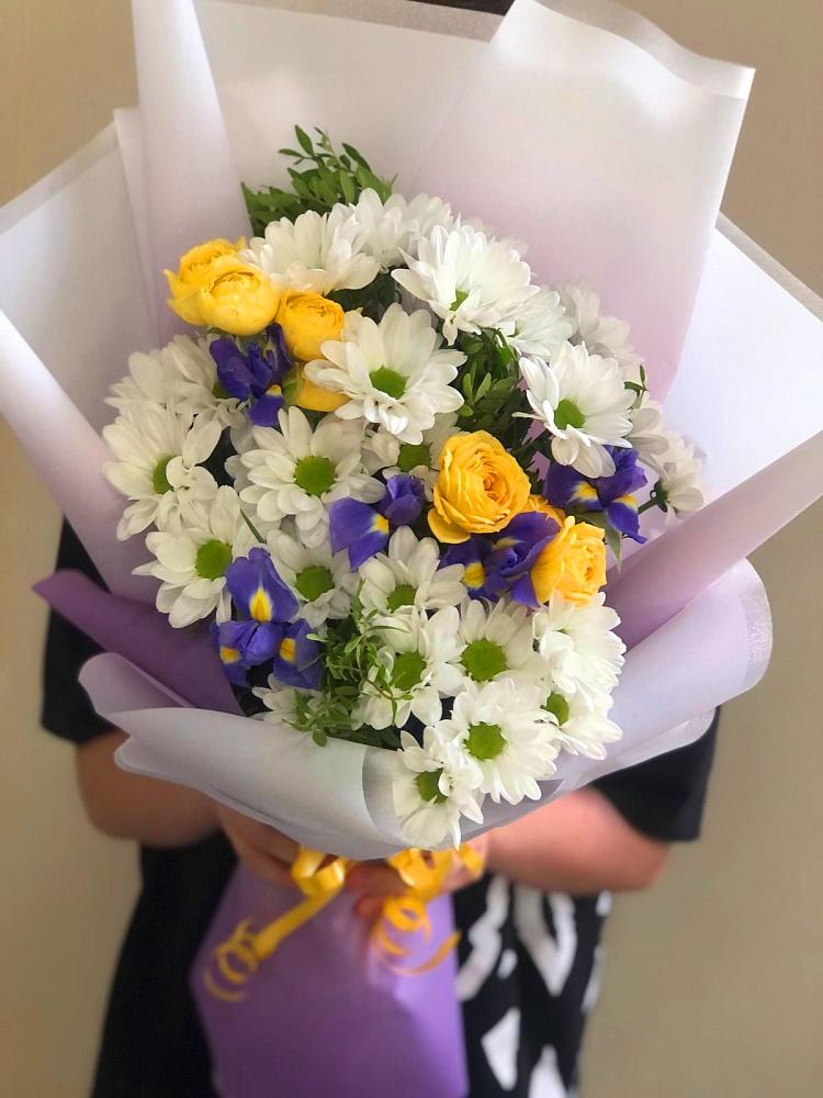Букет цветов из: Ирисы, Хризантемы и Розы в Черемхово