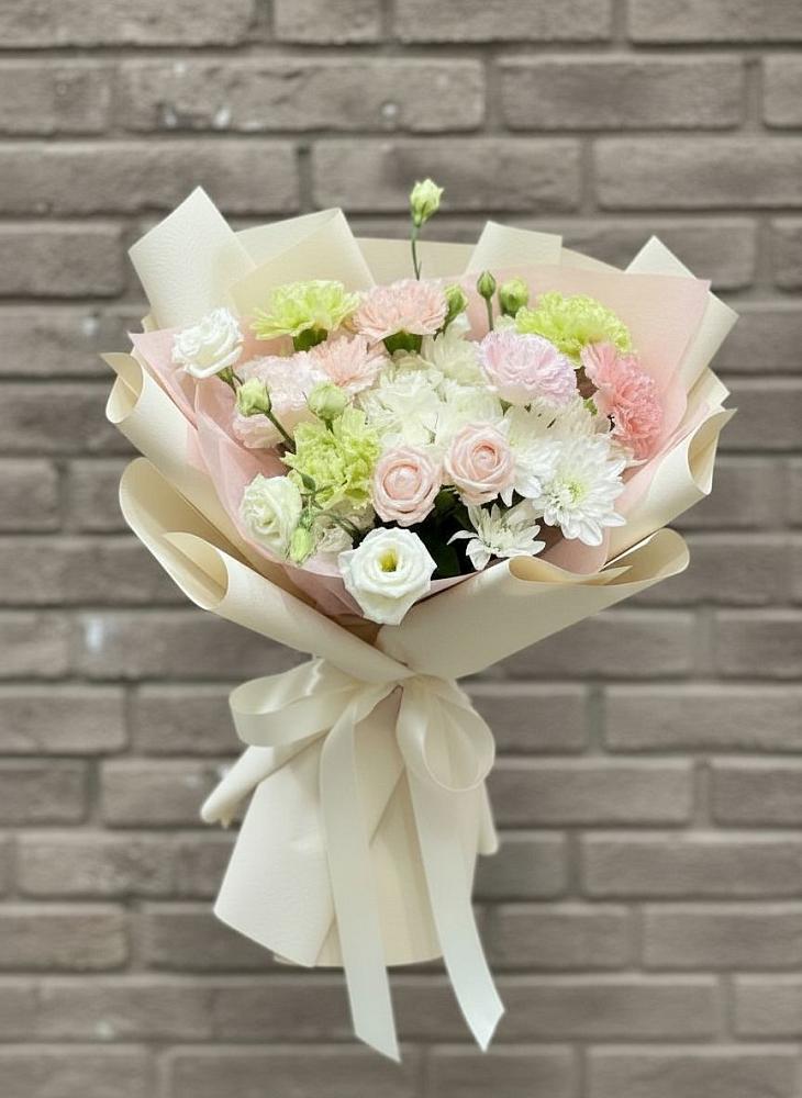 Букет цветов из: Гвоздики, Розы, Лизиантусы и Хризантемы в Черемхово