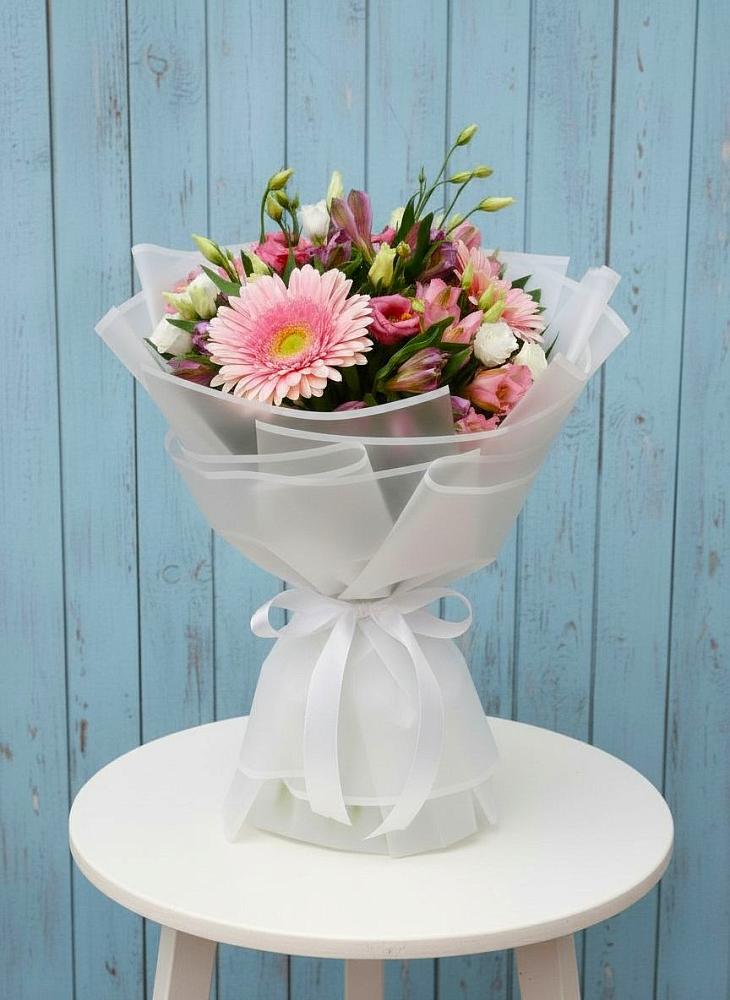 Букет цветов из: Герберы, Альстромерии и Лизиантусы в Черемхово