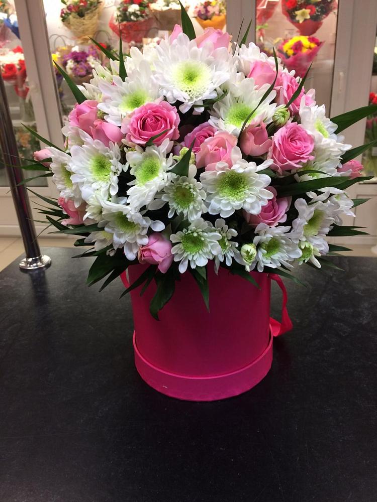 Цветочная композиция из Розы и Хризантемы в шляпной коробке в Черемхово