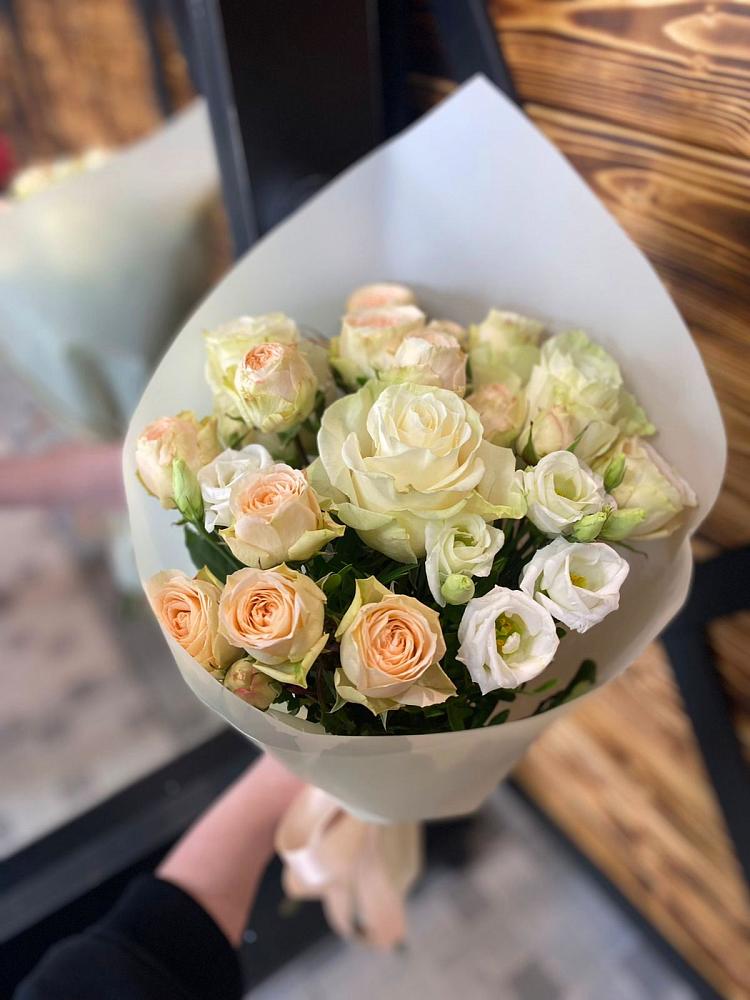 Букет цветов из: Розы и Лизиантусы в Черемхово